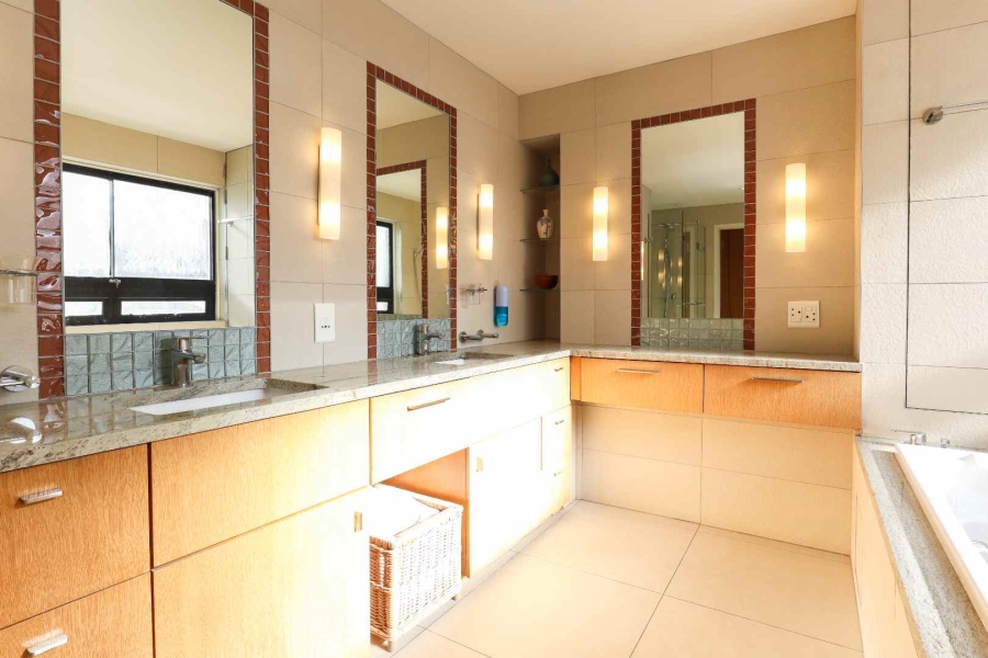 4 Bedroom Property for Sale in Sea Point Western Cape